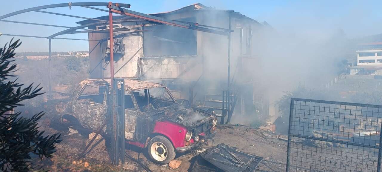 Menteşe Akçaova’da Prefabrik Ev Yangını 3